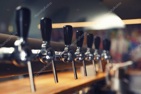 Mobile Biertheke mit Zapfhähnen